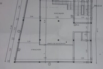 Façade du local commercial à louer à Khouribga, double exposition sud et ouest, situé à l’entrée sud de la ville.